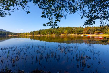 Bolu şehir merkezinin 13 kilometre güneyinde yapay olarak oluşturulmuş bir baraj gölüdür..