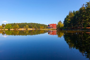 Bolu şehir merkezinin 13 kilometre güneyinde yapay olarak oluşturulmuş bir baraj gölüdür..