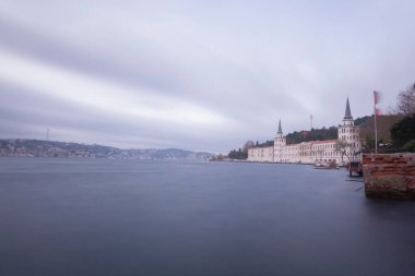Kuleli Askeri Okulu, Skdar engelli boğazının kıyısında bulunan bir askeri okuldur..