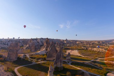 Kapadokya, 60 milyon yıl önce Erciyes, Hasanda ve Gllda tarafından püskürtülen lav ve küllerin oluşturduğu bölgedir..