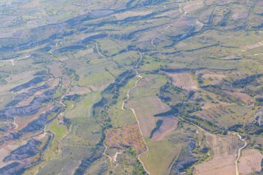 Kapadokya, 60 milyon yıl önce Erciyes, Hasanda ve Gllda tarafından püskürtülen lav ve küllerin oluşturduğu bölgedir..