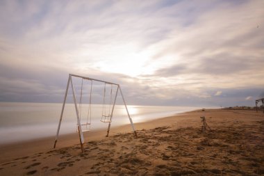 Lara Sahili 8 kilometre uzunluğunda ve 40 metre genişliğinde geniş bir kumsala sahiptir..