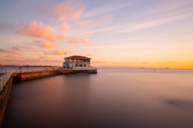 İstanbul 'un en eski rıhtımlarından biri, 1916-1917 yılları arasında neoklasik tarzda tasarlandı.