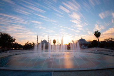 Sultanahmet Camii ve Havuzu, uzun pozlama tekniğiyle fotoğraflandı.