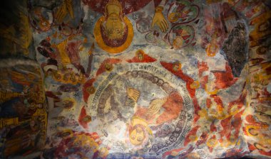 Deniz seviyesinden 1150 metre yukarıda ve vadiden 300 metre yukarıda bulunan bu Yunan Ortodoks manastırı ve kilise kompleksi, UNESCO 'nun Dünya Kültür Mirası Geçici Listesi' nde yer alıyor.