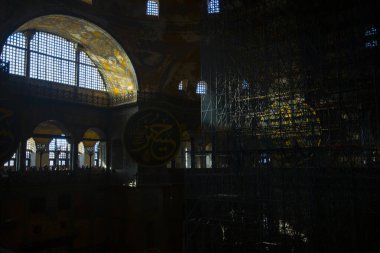 Eskiden Kutsal Bilgelik Kilisesi ve Ayasofya Müzesi olarak bilinen Ayasofya, bugün resmi adıyla Büyük Ayasofya Camii, İstanbul 'da bulunan bir cami ve eski bir kilisedir. .