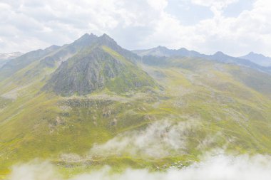 Trovit Platosu, Rize 'nin Amlhemin bölgesinde yer almaktadır. Yüksekliği yaklaşık 2000 metre..