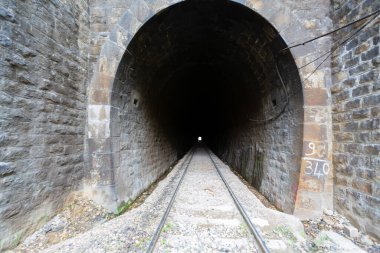Eski uluslararası tarihi demiryolu bugün hala hizmette..