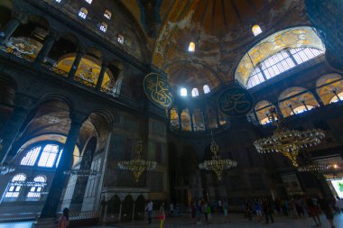 Eskiden Kutsal Bilgelik Kilisesi ve Ayasofya Müzesi olarak bilinen Ayasofya, bugün resmi adıyla Büyük Ayasofya Camisi, İstanbul 'da hizmet veren bir cami ve eski bir kilisedir..