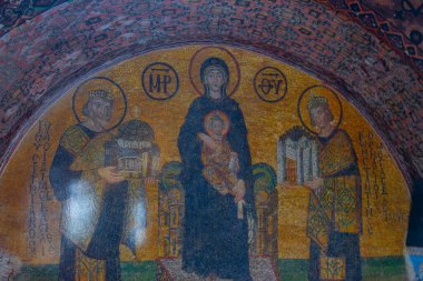 Eskiden Kutsal Bilgelik Kilisesi ve Ayasofya Müzesi olarak bilinen Ayasofya, bugün resmi adıyla Büyük Ayasofya Camisi, İstanbul 'da hizmet veren bir cami ve eski bir kilisedir..