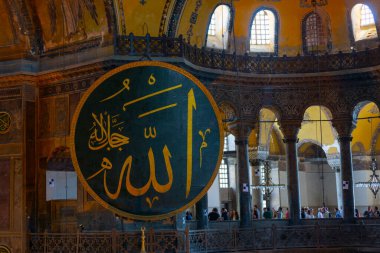Eskiden Kutsal Bilgelik Kilisesi ve Ayasofya Müzesi olarak bilinen Ayasofya, bugün resmi adıyla Büyük Ayasofya Camisi, İstanbul 'da hizmet veren bir cami ve eski bir kilisedir..