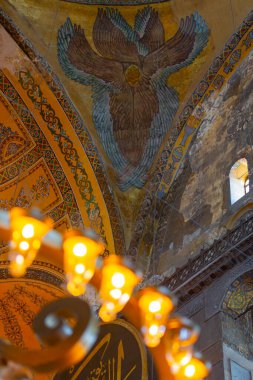 Eskiden Kutsal Bilgelik Kilisesi ve Ayasofya Müzesi olarak bilinen Ayasofya, bugün resmi adıyla Büyük Ayasofya Camisi, İstanbul 'da hizmet veren bir cami ve eski bir kilisedir..