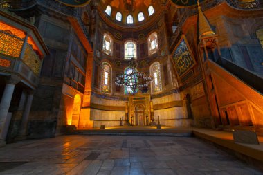 Eskiden Kutsal Bilgelik Kilisesi ve Ayasofya Müzesi olarak bilinen Ayasofya, bugün resmi adıyla Büyük Ayasofya Camisi, İstanbul 'da hizmet veren bir cami ve eski bir kilisedir..