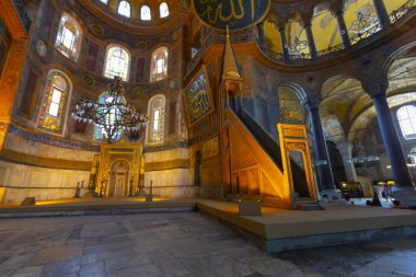 Eskiden Kutsal Bilgelik Kilisesi ve Ayasofya Müzesi olarak bilinen Ayasofya, bugün resmi adıyla Büyük Ayasofya Camisi, İstanbul 'da hizmet veren bir cami ve eski bir kilisedir..
