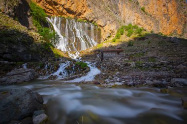 Türkiye 'nin en yüksek akış oranına sahip şelale başlığını taşıyan Kapuzbasi Şelaleleri, Yahyal ilçesinde yer almaktadır..