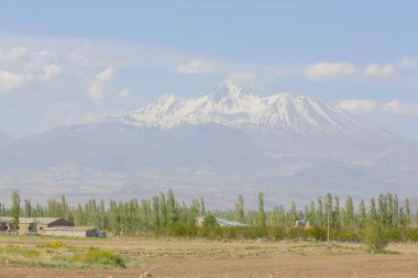 Erciyes is the highest mountain in Central Anatolia, with its peak reaching 3,917 meters. It covers an area of 3,300 square kilometers. clipart