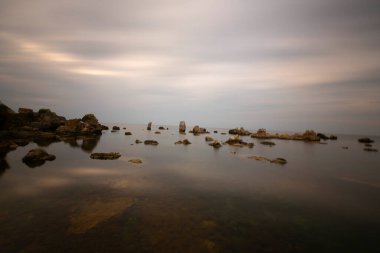 Kandra Bölgesi 'nin en güzel plajlarından biri olan Mico Bay Ladies Plajı 200 metre uzunluğunda ve 30 metre genişliğindedir..