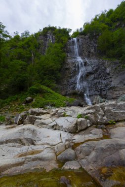 Mencuna Şelalesi Artvin 'in Arhavi ilçesine bağlı bir şelaledir..