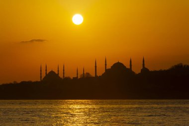 İstanbul 'da güzel bir gün batımı ve manzara