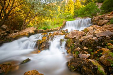 Kazdagi Stven Şelalesi (Hasan Bouldu) Milli Parklara bağlı ve Mutlu Orman tarafından yönetiliyor..