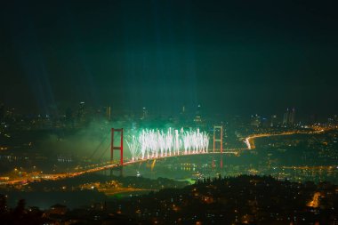 15 Temmuz Şehitler Köprüsü, eskiden Boğaz Köprüsü ya da Birinci Köprü olarak bilinen köprü, boğazın üzerine inşa edilen ilk köprü olduğu gerçeğine dayanmaktadır..