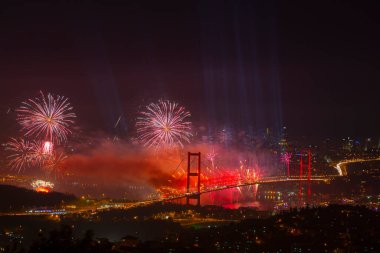 15 Temmuz Şehitler Köprüsü, eskiden Boğaz Köprüsü ya da Birinci Köprü olarak bilinen köprü, boğazın üzerine inşa edilen ilk köprü olduğu gerçeğine dayanmaktadır..