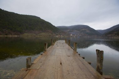 Bolu Goynuk ilindeki Tarakli tarihi evleri ve Cubuklu Gölü