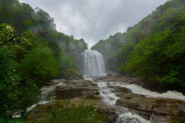 Suuctu Şelalesi, Bursa 'nın Mustafakemalpaa ilçesine 18 km uzaklıktaki 38 metrelik uçurumdan düşen ve ilçenin içme suyu ihtiyacını karşılayan bir şelaledir..