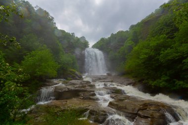 Suuctu Şelalesi, Bursa 'nın Mustafakemalpaa ilçesine 18 km uzaklıktaki 38 metrelik uçurumdan düşen ve ilçenin içme suyu ihtiyacını karşılayan bir şelaledir..