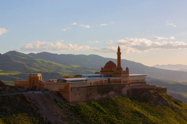 Ishak Paşa Sarayı, Ar. 'ın Doubayazt ilçesine bağlı bir saraydır. Sarayın inşaatı 1685 yılında başladı ve 1784 yılında tamamlandı..