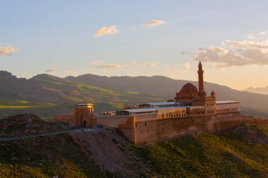 Ishak Paşa Sarayı, Ar. 'ın Doubayazt ilçesine bağlı bir saraydır. Sarayın inşaatı 1685 yılında başladı ve 1784 yılında tamamlandı..