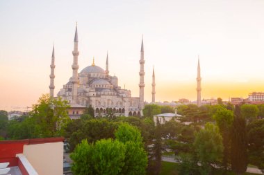 Sultan Ahmet Camii veya Sultanahmet Camii, 1609-1617 yılları arasında Osmanlı Sultanı I. Ahmed tarafından İstanbul 'daki tarihi yarımada üzerine mimar Sedefkar Mehmed Aa tarafından inşa edilmiştir..