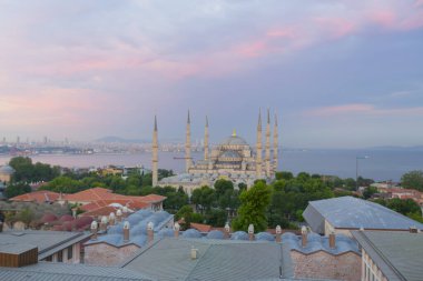 Sultan Ahmet Camii veya Sultanahmet Camii, 1609-1617 yılları arasında Osmanlı Sultanı I. Ahmed tarafından İstanbul 'daki tarihi yarımada üzerine mimar Sedefkar Mehmed Aa tarafından inşa edilmiştir..