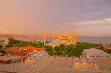 Sultan Ahmet Camii veya Sultanahmet Camii, 1609-1617 yılları arasında Osmanlı Sultanı I. Ahmed tarafından İstanbul 'daki tarihi yarımada üzerine mimar Sedefkar Mehmed Aa tarafından inşa edilmiştir..