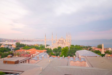 Sultan Ahmet Camii veya Sultanahmet Camii, 1609-1617 yılları arasında Osmanlı Sultanı I. Ahmed tarafından İstanbul 'daki tarihi yarımada üzerine mimar Sedefkar Mehmed Aa tarafından inşa edilmiştir..