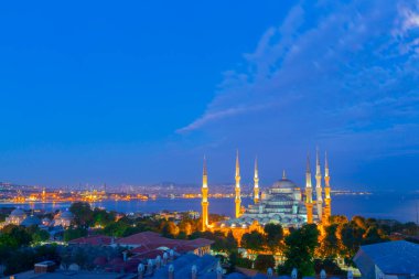 Sultan Ahmet Camii veya Sultanahmet Camii, 1609-1617 yılları arasında Osmanlı Sultanı I. Ahmed tarafından İstanbul 'daki tarihi yarımada üzerine mimar Sedefkar Mehmed Aa tarafından inşa edilmiştir..