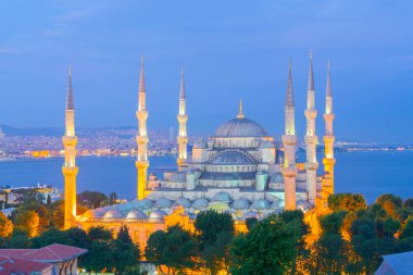 Sultan Ahmet Camii veya Sultanahmet Camii, 1609-1617 yılları arasında Osmanlı Sultanı I. Ahmed tarafından İstanbul 'daki tarihi yarımada üzerine mimar Sedefkar Mehmed Aa tarafından inşa edilmiştir..