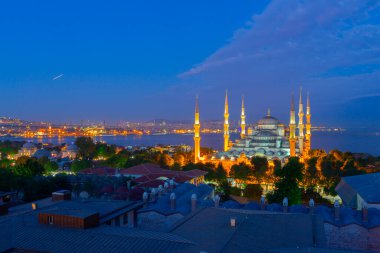 Sultan Ahmet Camii veya Sultanahmet Camii, 1609-1617 yılları arasında Osmanlı Sultanı I. Ahmed tarafından İstanbul 'daki tarihi yarımada üzerine mimar Sedefkar Mehmed Aa tarafından inşa edilmiştir..