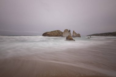 Akcakese karanlık ve sert dalgalar