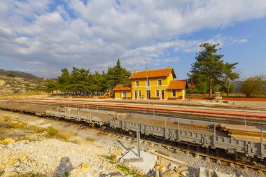 Hacikri tren istasyonu, Adana 'nın Kiralan köyünde bulunan bir tren istasyonudur..