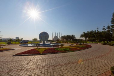 Central Park, Seyhan Nehri 'nin her iki kıyısına da 50 hektarlık bir alan inşa edilmiş bir şehir parkı..