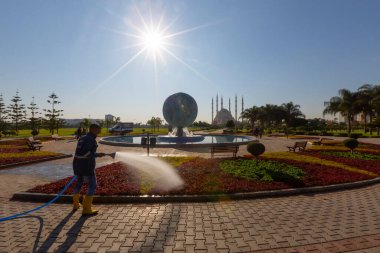 Central Park, Seyhan Nehri 'nin her iki kıyısına da 50 hektarlık bir alan inşa edilmiş bir şehir parkı..