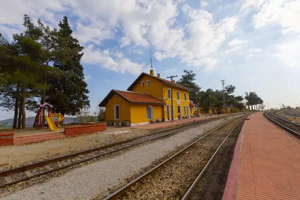 Hacikri tren istasyonu, Adana 'nın Kiralan köyünde bulunan bir tren istasyonudur..