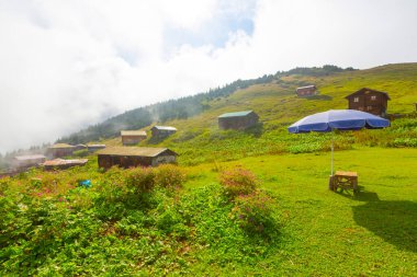 Amlhemin Bölgesi 'nden 15 kilometre uzakta bulunan plato, eşsiz mimarisiyle ilginçtir..