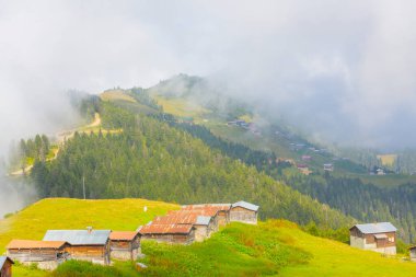 Amlhemin Bölgesi 'nden 15 kilometre uzakta bulunan plato, eşsiz mimarisiyle ilginçtir..