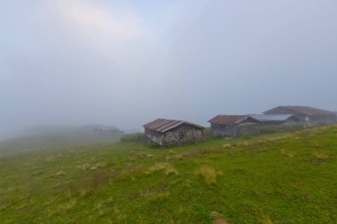 Amlhemin Bölgesi 'nden 15 kilometre uzakta bulunan plato, eşsiz mimarisiyle ilginçtir..