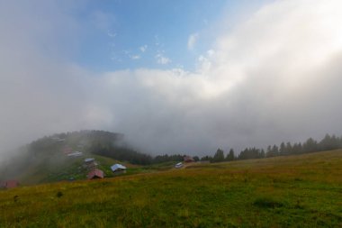 Amlhemin Bölgesi 'nden 15 kilometre uzakta bulunan plato, eşsiz mimarisiyle ilginçtir..
