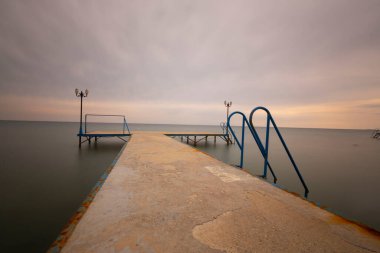 Uzun pozlama tekniğiyle çekilmiş fantastik manzara fotoğrafları.