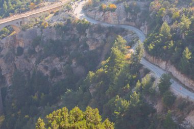 Tarihsel Varda tren köprüsü ve görünümü