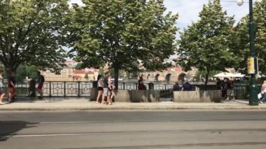 Prag Çek Cumhuriyeti 'nin başkenti ve en büyük şehridir. Geçmişte Çekoslovakya 'nın da başkentiydi. Merkez Bohemya 'daki Vltava Nehri üzerinde yer almaktadır ve 1.2 milyon nüfusa sahiptir..